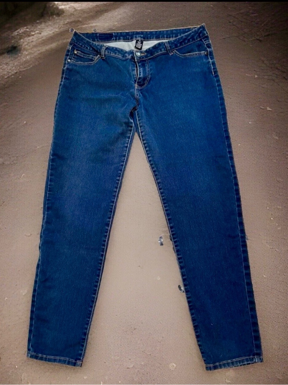 Celebrity Brand Skinny Jeans Classic Denim Style. Size 17.